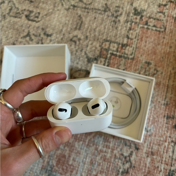 airpods pro 2nd generation - Picture 3 of 7